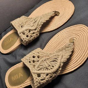 MIA macrame size 9 sandals olive colored not tan